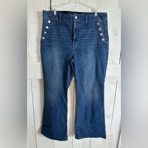 NWT GAP Factory High Rise Flare Denim‎ Jeans SHORT
